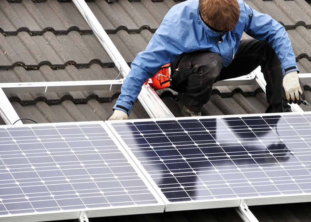格子世帯の貯蔵システムと壁に取り付けられた雑種のSolar Energy PVのパネルの5KW 10KW 15KW